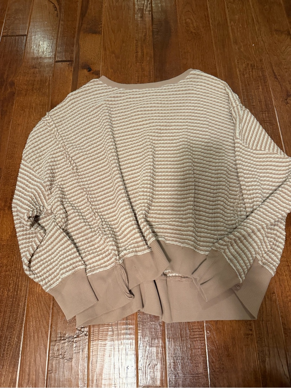 American Eagle Women’s Brown and White pullover